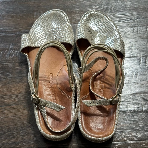 L’Amour Des Pieds Gold Silver Snake Print Leather Sandals Size 7.5 Women - Picture 7 of 11